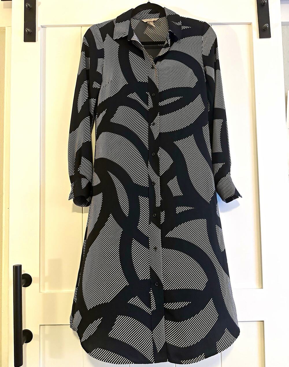 H&M Women’s XS Black/White Geometric Button-Front Collared Shirt Dress